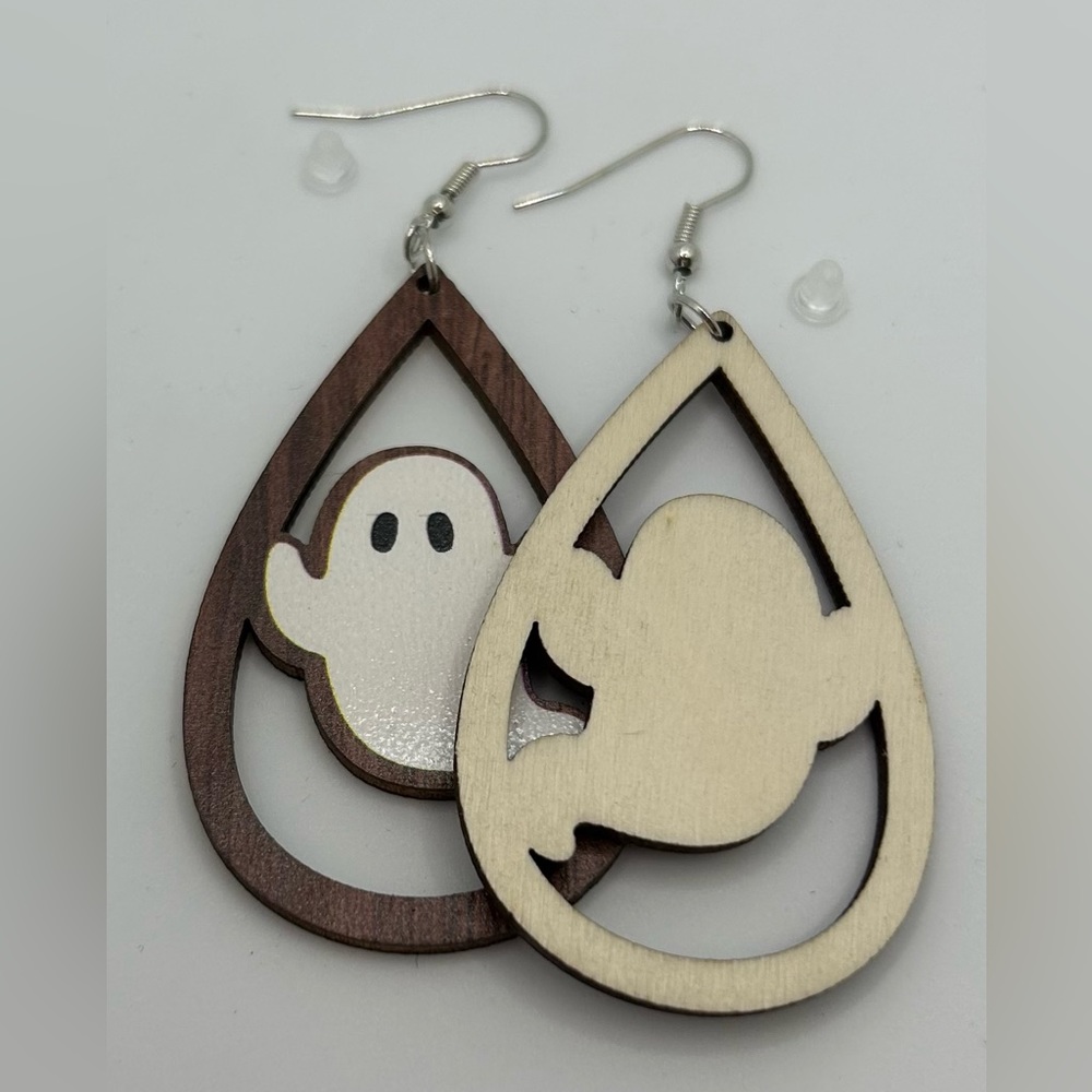 Wooden Ghost Pendant Dangle Fashion Earrings NEW - Picture 2 of 3